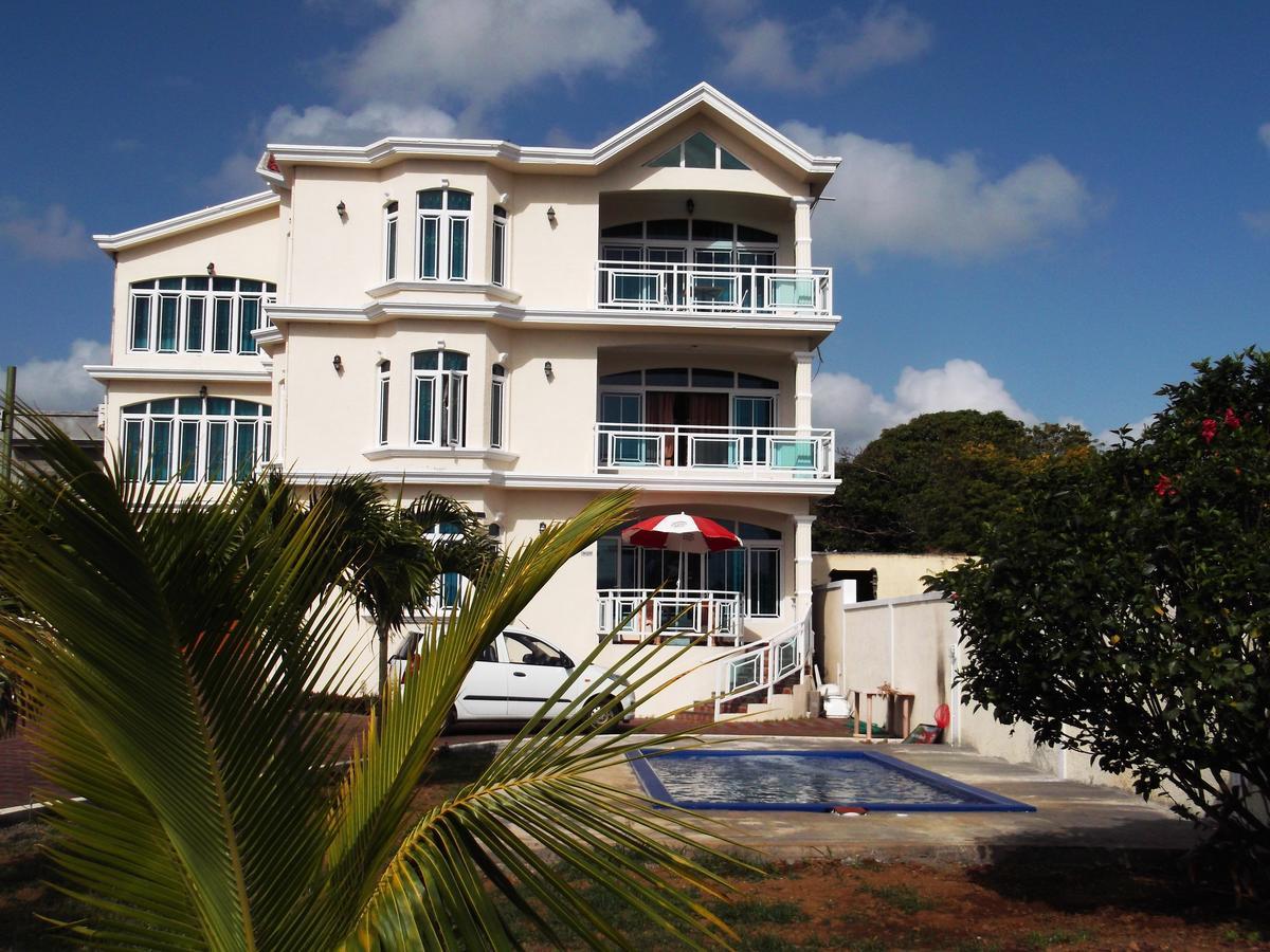Luxor Residence Guesthouse Belle Mare Exterior photo